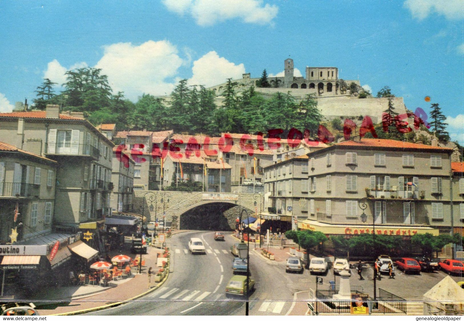 04-  SISTERON - LE CENTRE DE LA VILLE ET LA CITADELLE - Sisteron