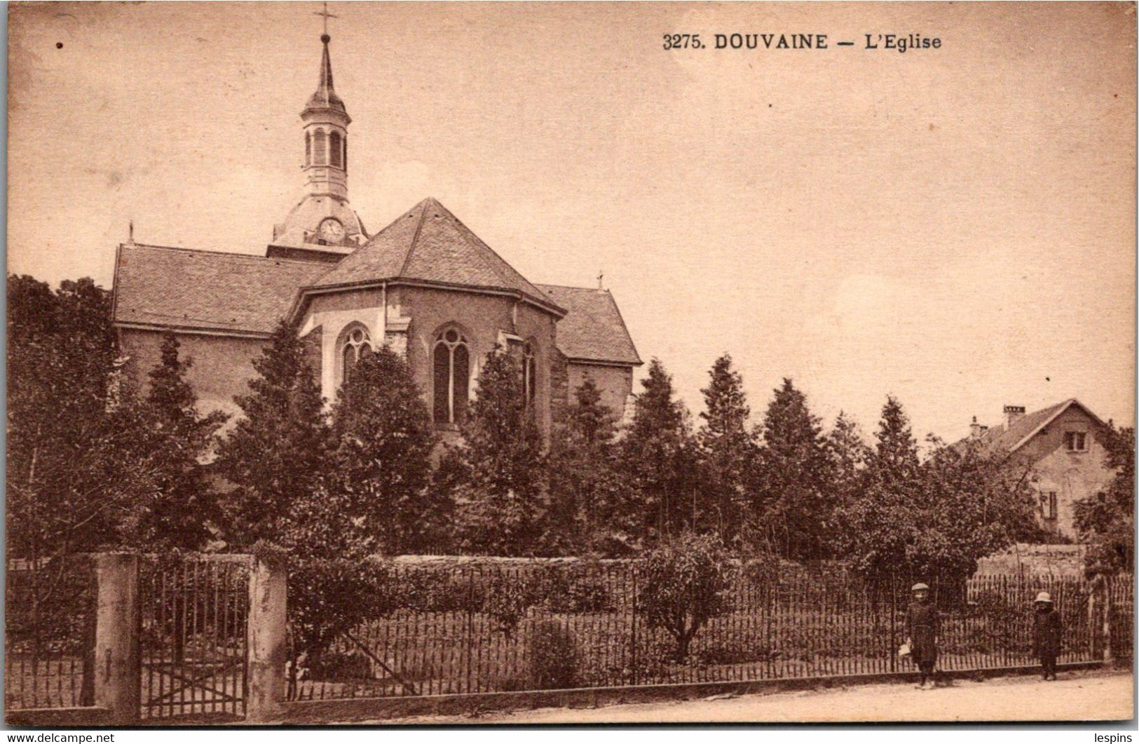 74 - DOUVAINE --  L'Eglise - Douvaine