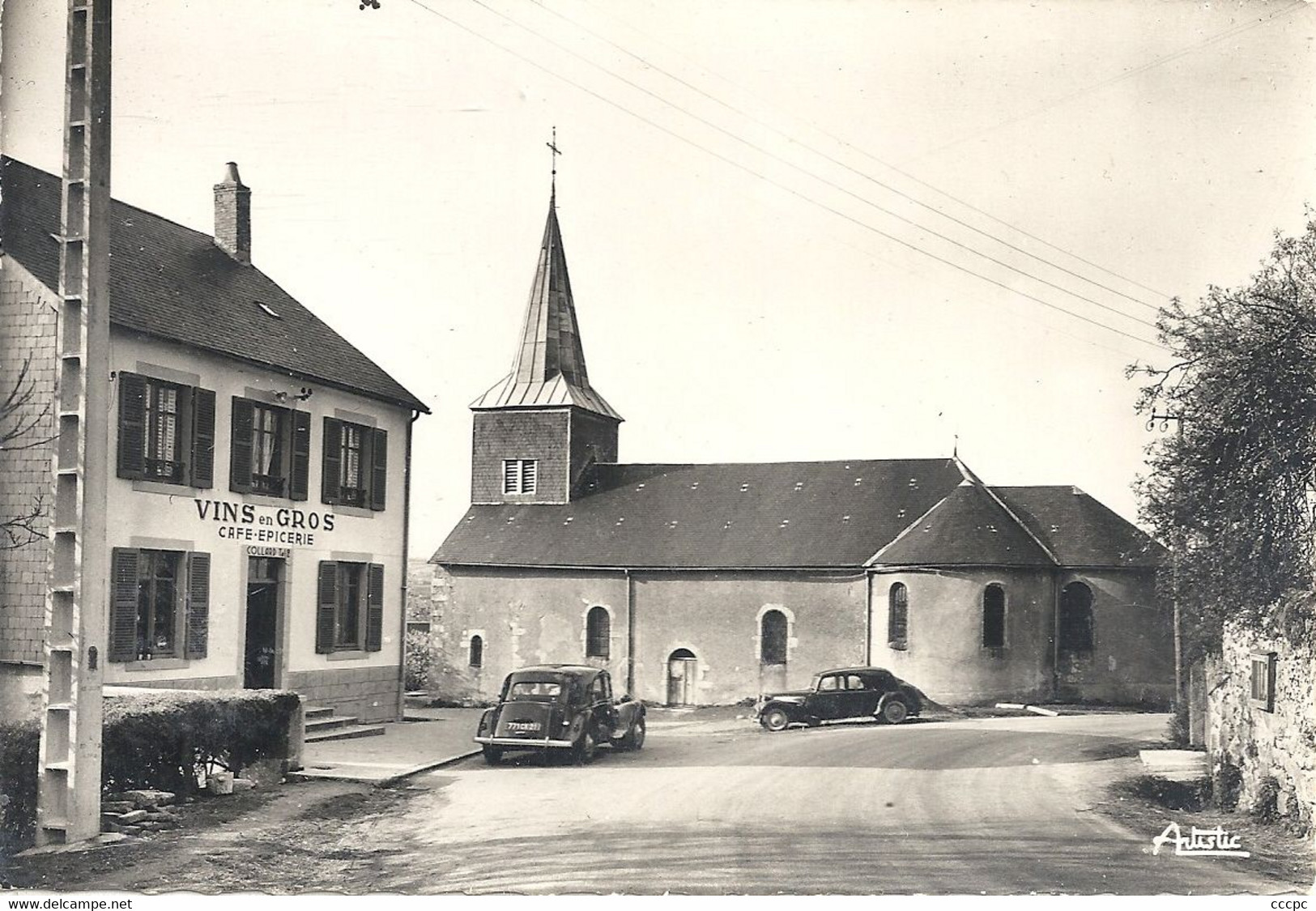 CPSM Saint-Brisson Place De L'Eglise - Andere & Zonder Classificatie