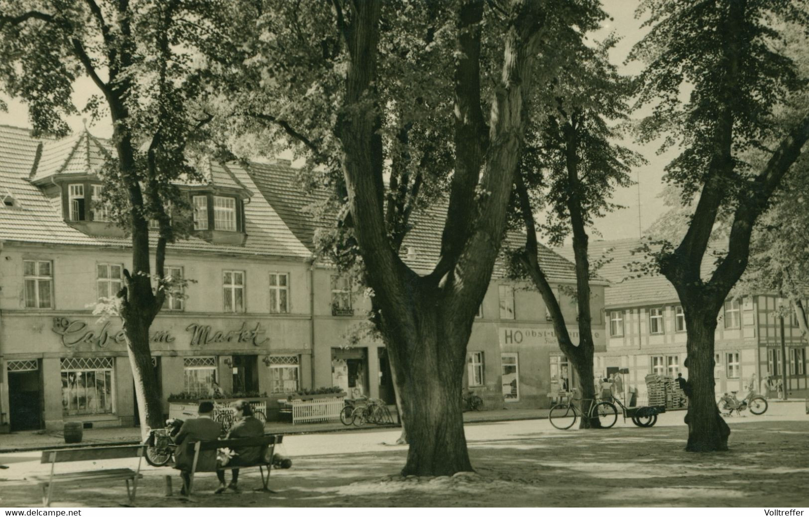 DDR AK Um 1965 Templin Am Markt HO Cafe Am Markt, HO Obst Und Gemüse Gelaufen - Templin