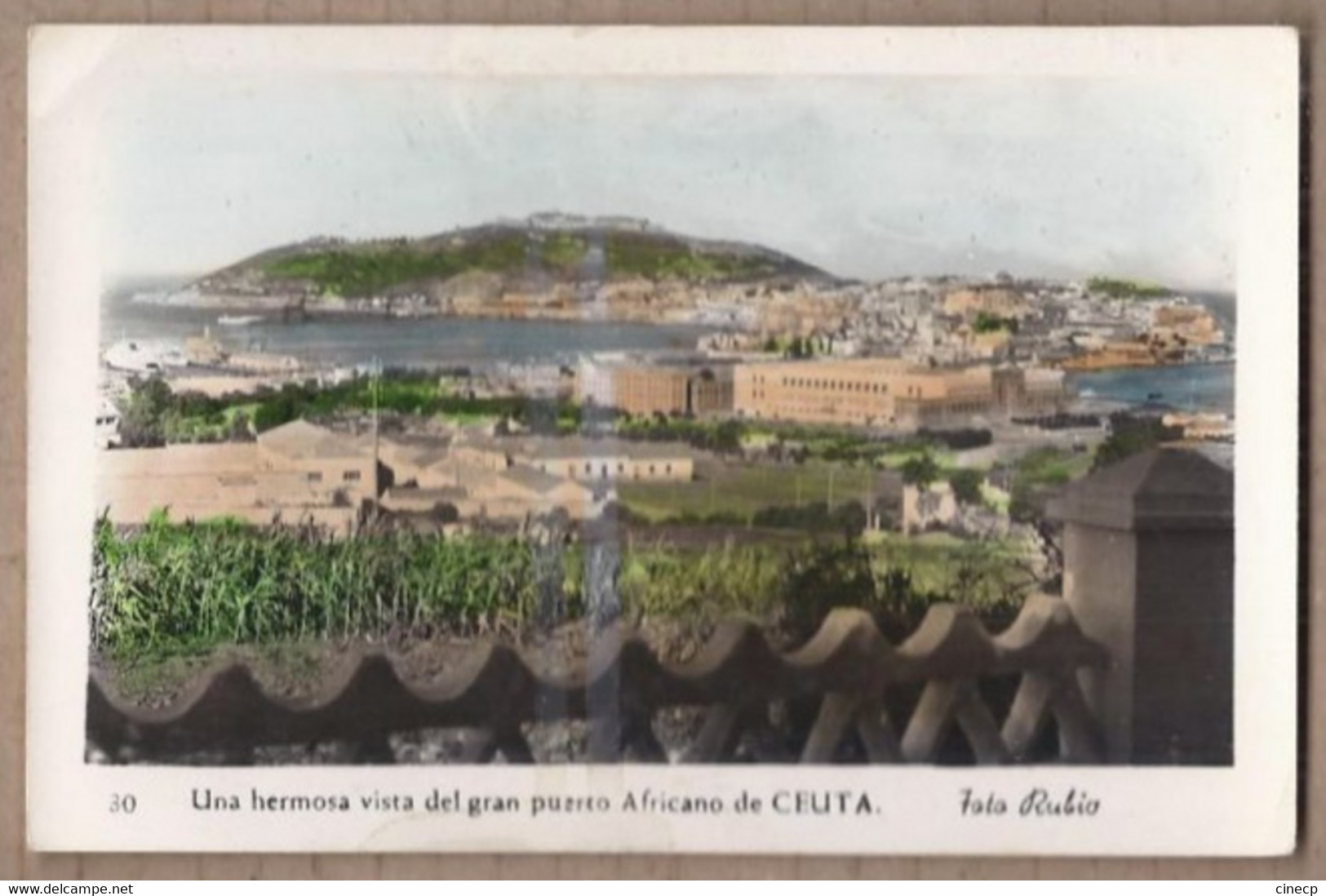 CPSM ESPAGNE - MAROC - CEUTA Una Hermosa Vista Del Gran Puerto Africano De Ceuta TB PLAN Bâtiments Du Port + Vue Ville - Ceuta