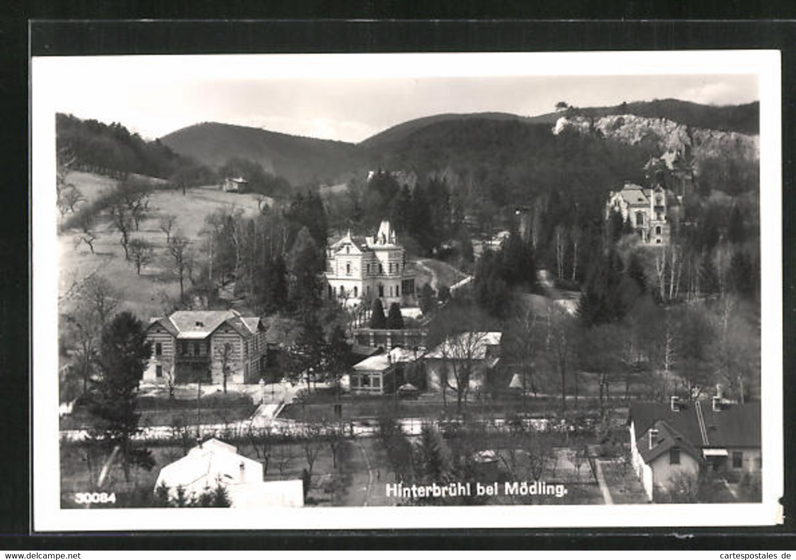 AK Hinterbrühl, Ortspartie Mit Berglandschaft - Altri & Non Classificati