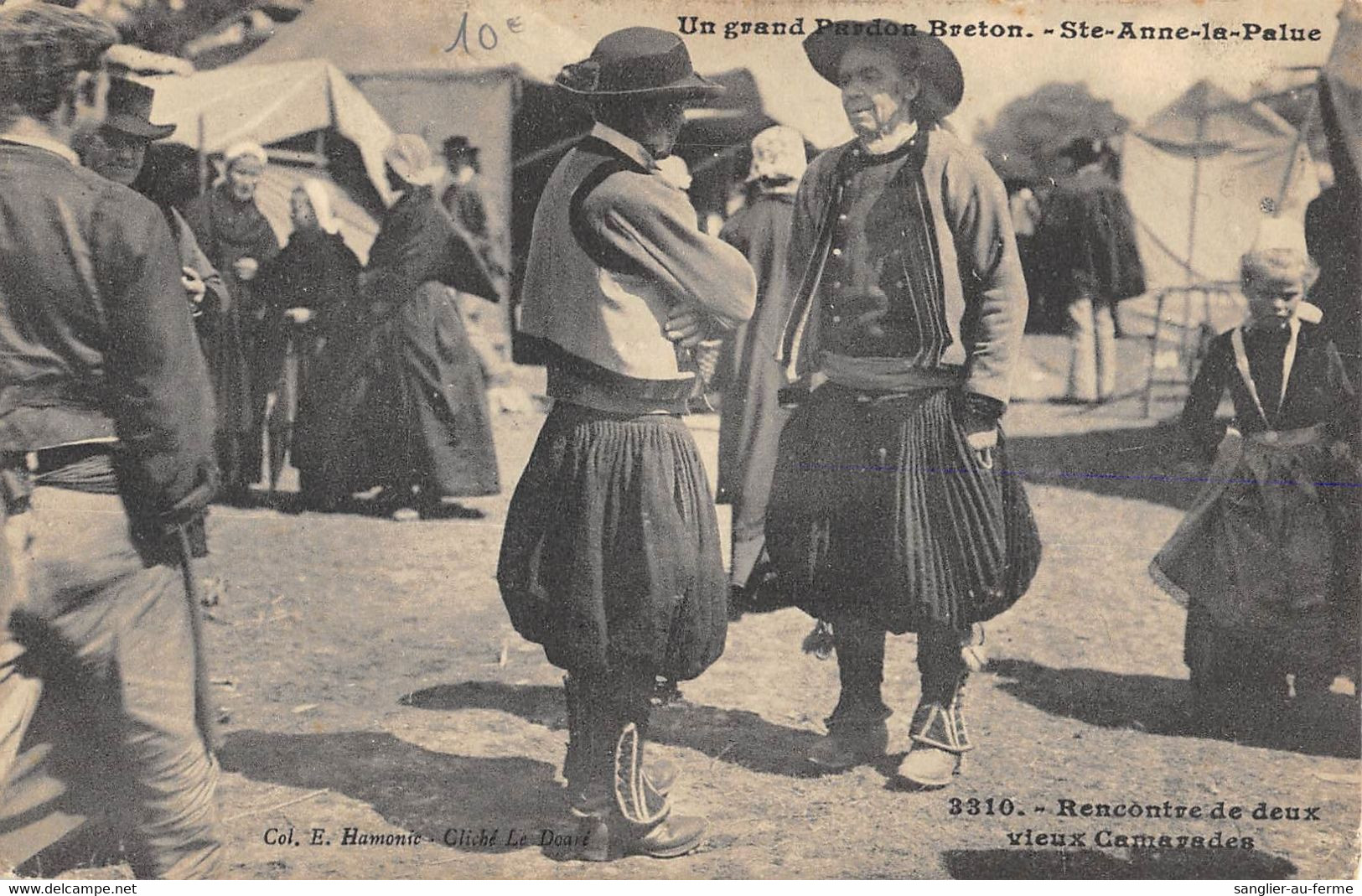 CPA 29 UN GRAND PARDON BRETON SAINTE ANNE LA PALUE RENCONTRE DE 2 VIEUX CAMARADES - Autres & Non Classés