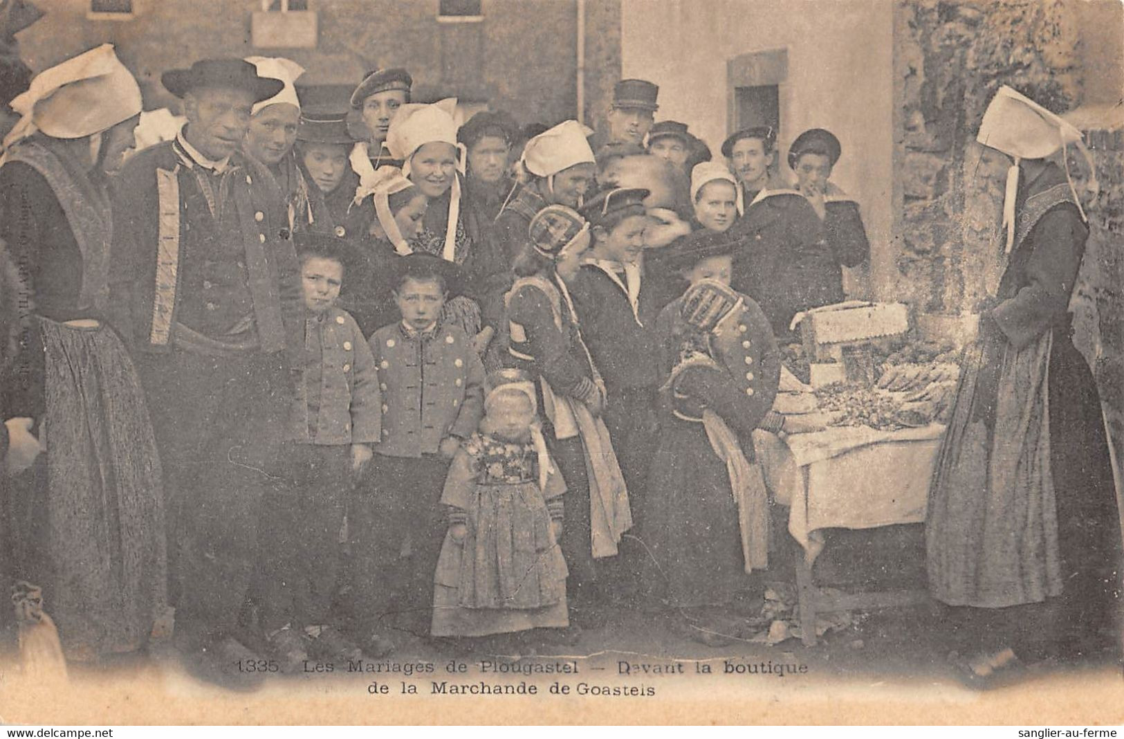 CPA 29 LES MARIAGES DE PLOUGASTEL DEVANT LA BOUTIQUE DE LA MARCHANDE DE GOASTEIS - Plougastel-Daoulas