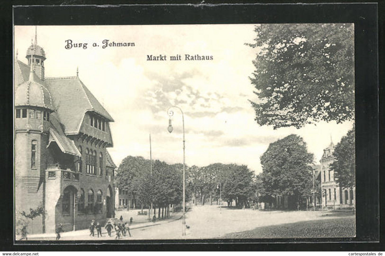 AK Burg A. Fehmarn, Markt Mit Rathaus Und Kindern - Fehmarn