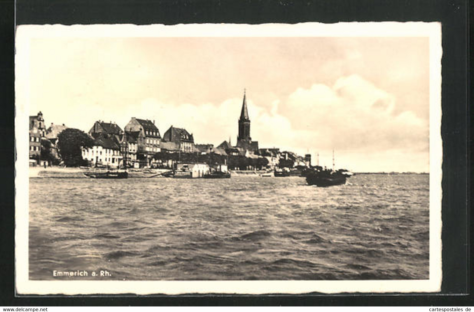 AK Emmerich Am Rhein, Wasserpartie Mit Ortsansicht Und Dampfer - Emmerich