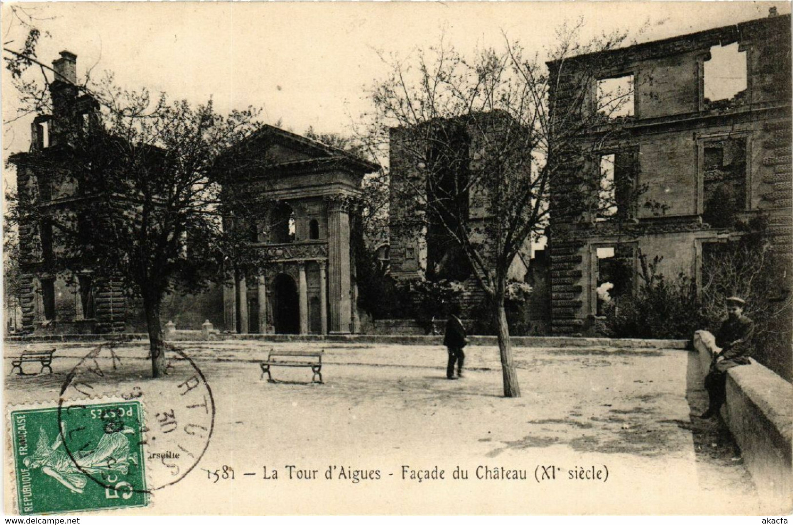 CPA AK La TOUR-d'AIGUES - Facade Du Chateau (511740) - La Tour D'Aigues