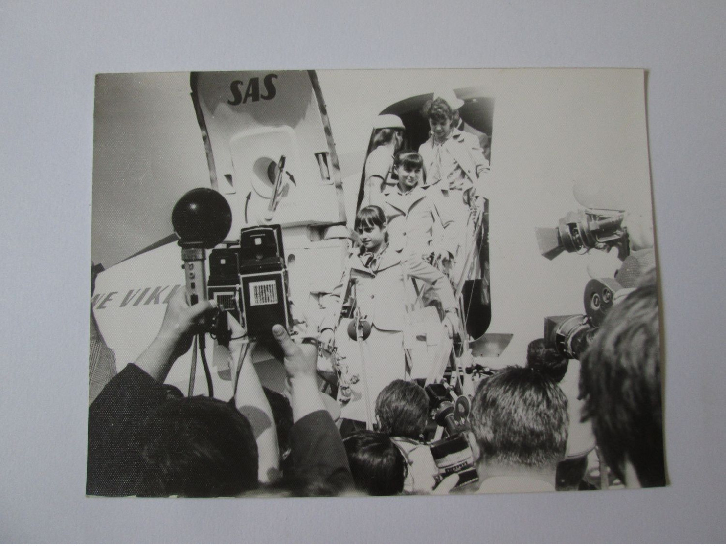 Rare! Nadia Comaneci & The Romanian Olympic Gymnastics Team On Arrival At The Airport After The 1976 Montreal Olympics - Berühmtheiten