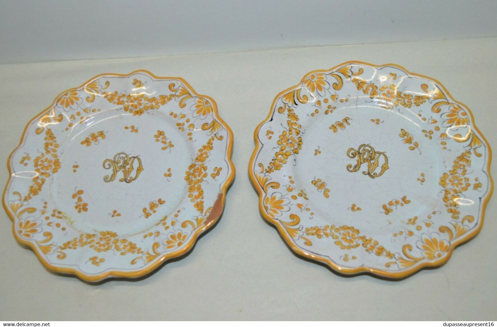 2 PETITES ASSIETTES CERAMIQUE ALFRED RENOLEAU JAUNE 1 signée AR.A Collection vitrine déco ANGOULEME