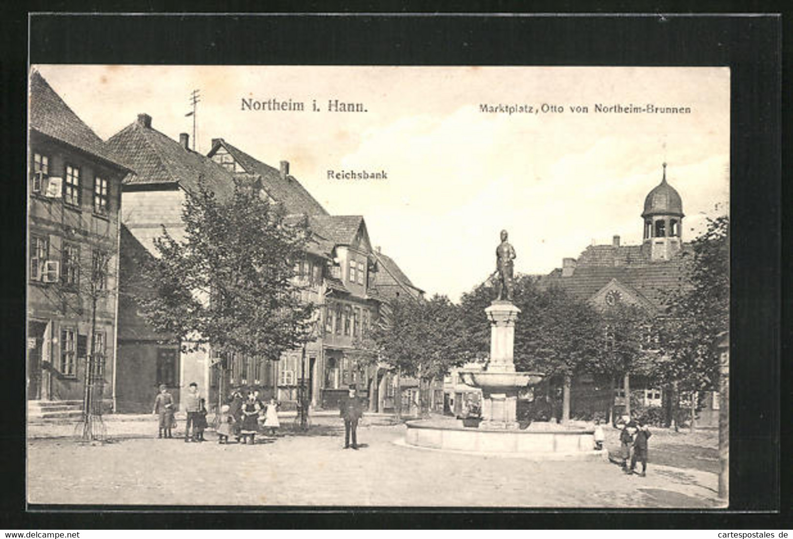 AK Northeim I. Hann., Marktplatz Mit Reichsbank Und Otto Von Northeim-Brunnen - Northeim
