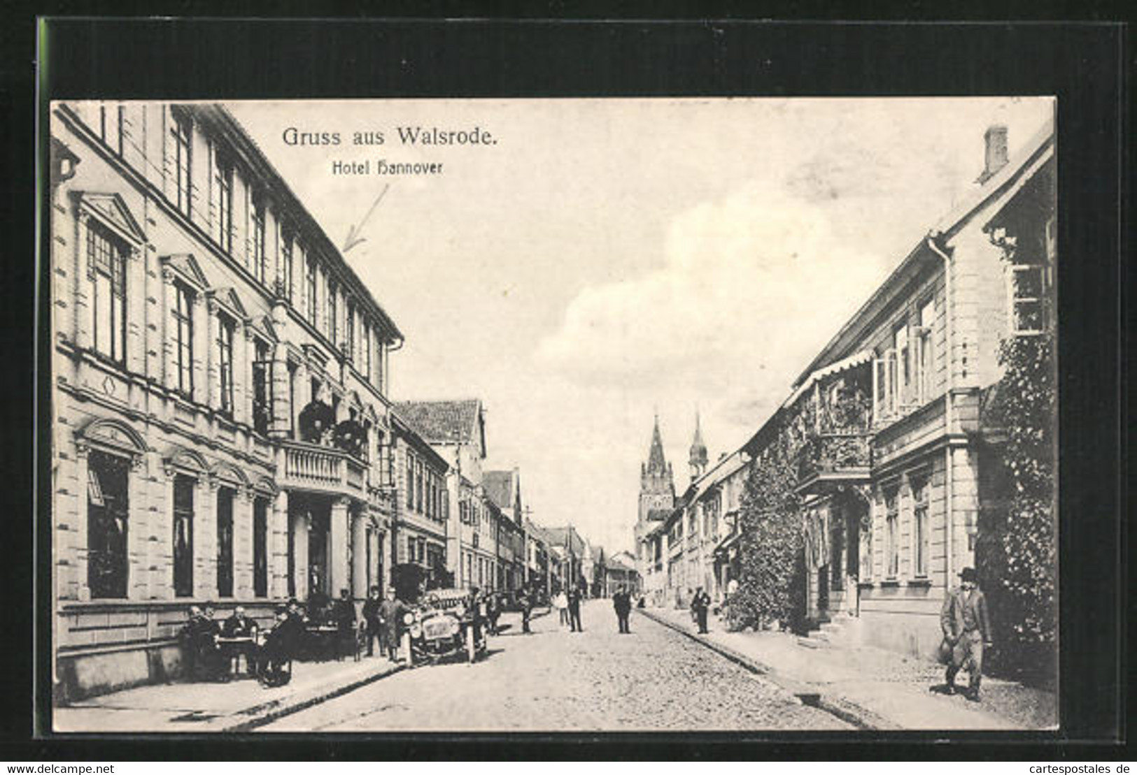 AK Walsrode, Ortspartie Mit Hotel Hannover Und Passanten, Blick Zur Kirche - Walsrode