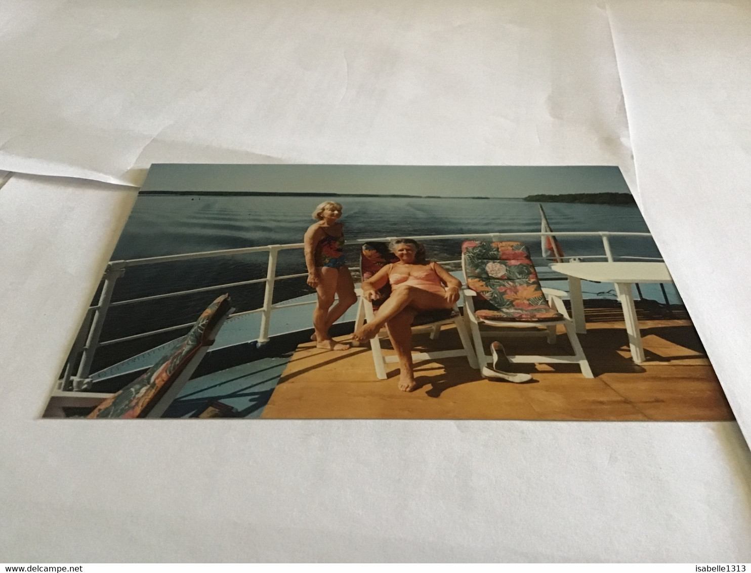 Photo Couleur 1995    Bateaux Homme Femme  Femme En Maillot De Bain Sur Le Pont - Anonymous Persons