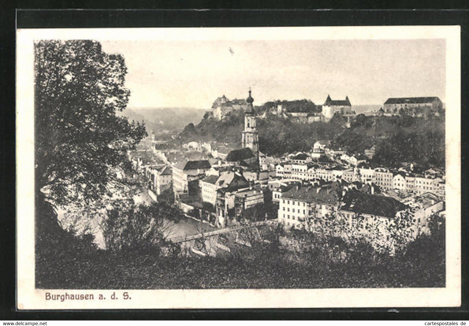 AK Burghausen A. D. S., Ortspartie Mit Schloss Und Kirche - Burghausen