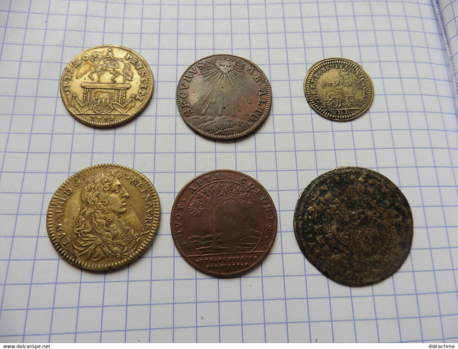 Lot De 5 Anciens Jetons. Bronze Cuivre. Louis. Avec Du Très Bon état . Le Jeton En Bas à Droite Ne Fait Pas Partie Du Lo - Monarquía / Nobleza