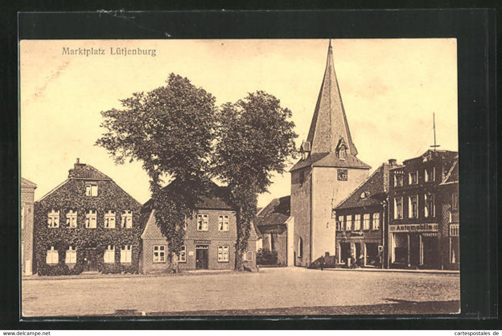 AK Lütjenburg, Ortspartie Mit Geschäften Und Apotheke - Luetjenburg