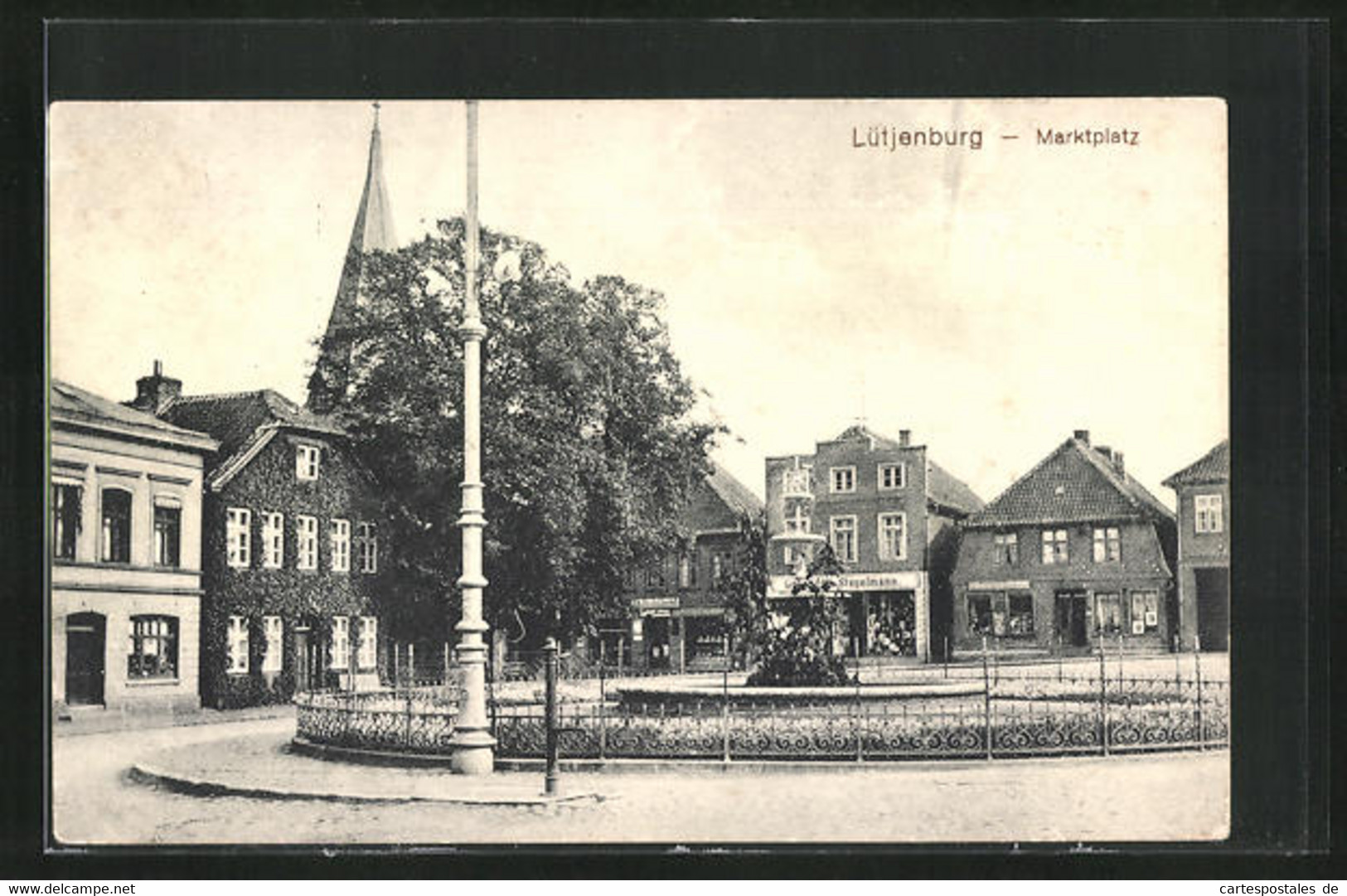 AK Lütjenburg, Marktplatz Mit Geschäften - Luetjenburg