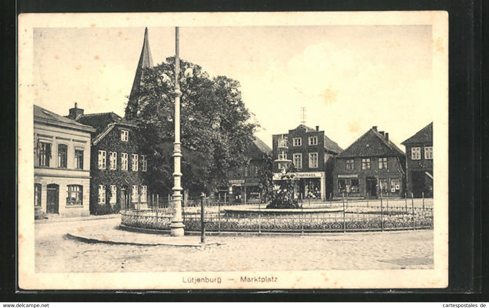 AK Lütjenburg, Marktplatz Mit Geschäften - Luetjenburg