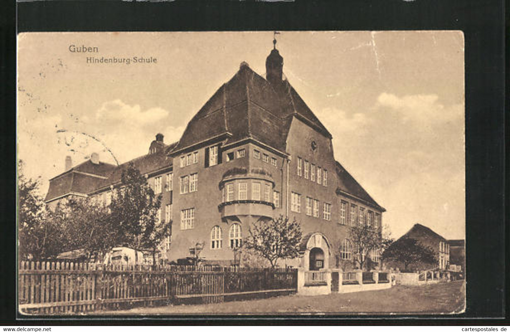 AK Guben, Hindenburg-Schule Im Sonnenlicht - Guben