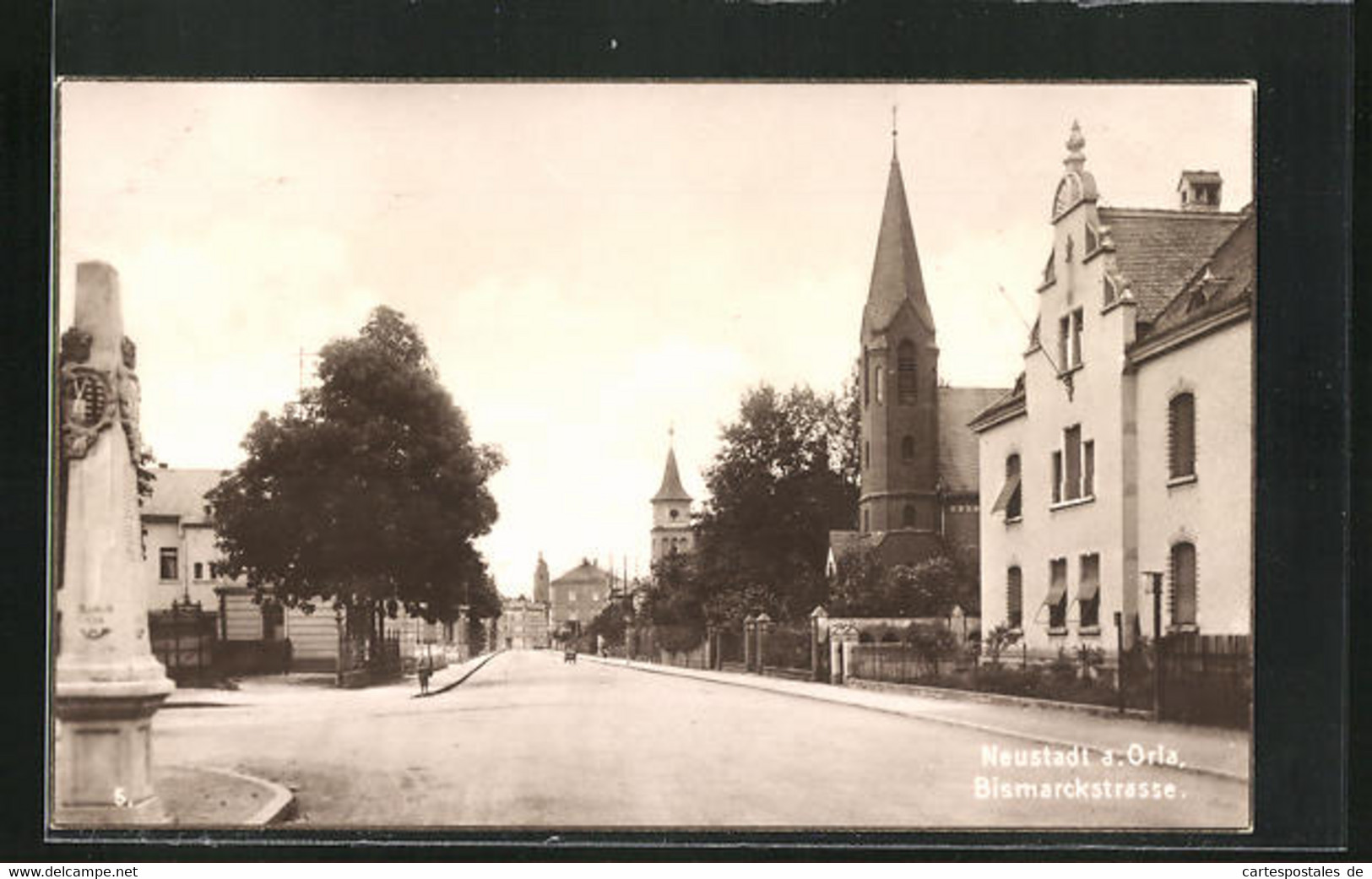 AK Neustadt A. Orla, Bismarckstrasse Mit Kirchen Und Denkmal - Neustadt / Orla