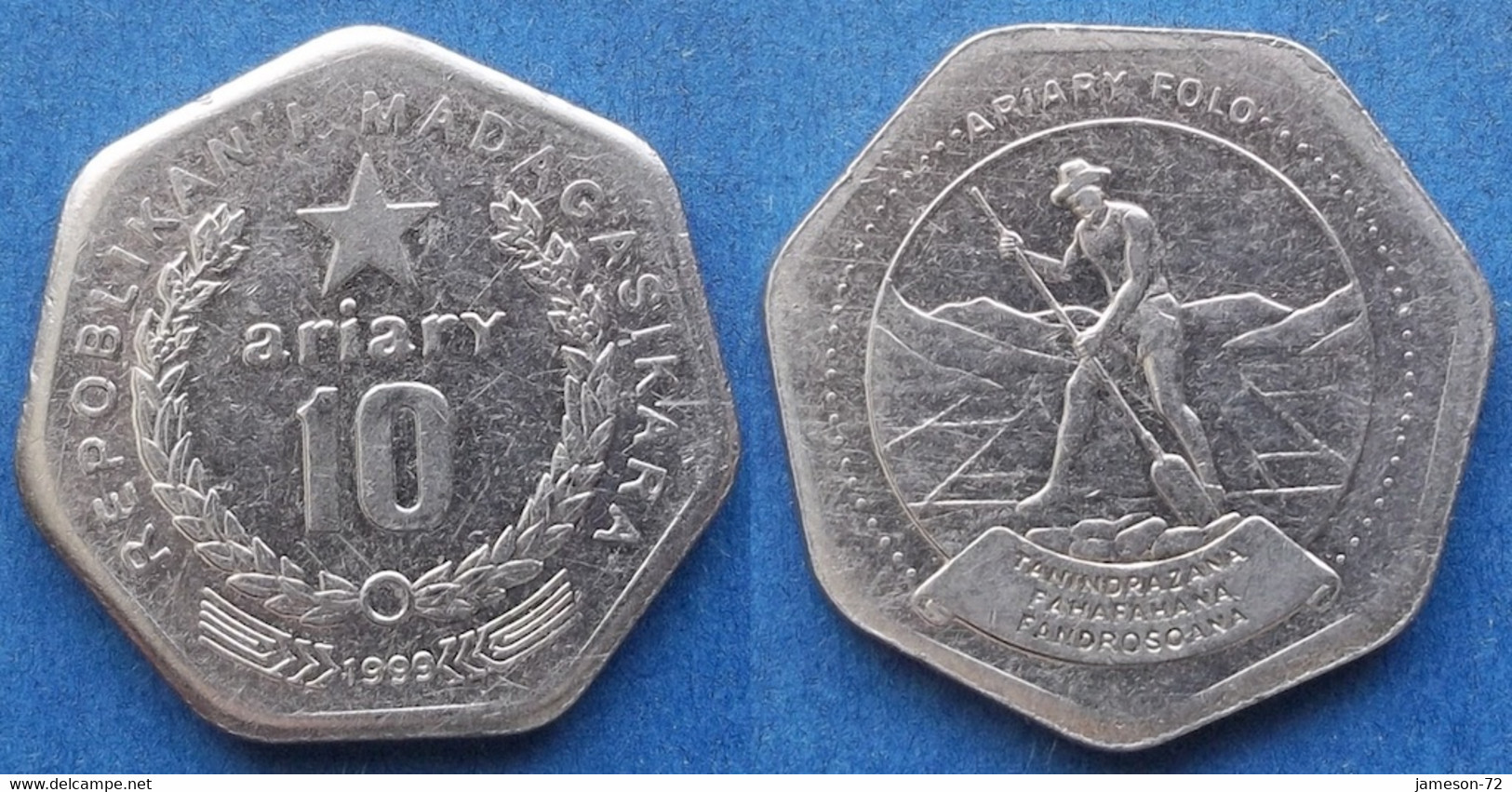 MADAGASCAR - 10 Ariary 1999 "man Cutting Peat" KM# 27 Republic - Edelweiss Coins - Madagaskar