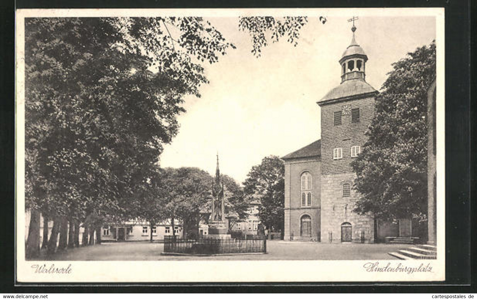 AK Walsrode, Partie Auf Dem Hindenburgplatz Mit Kirche Und Denkmal - Walsrode