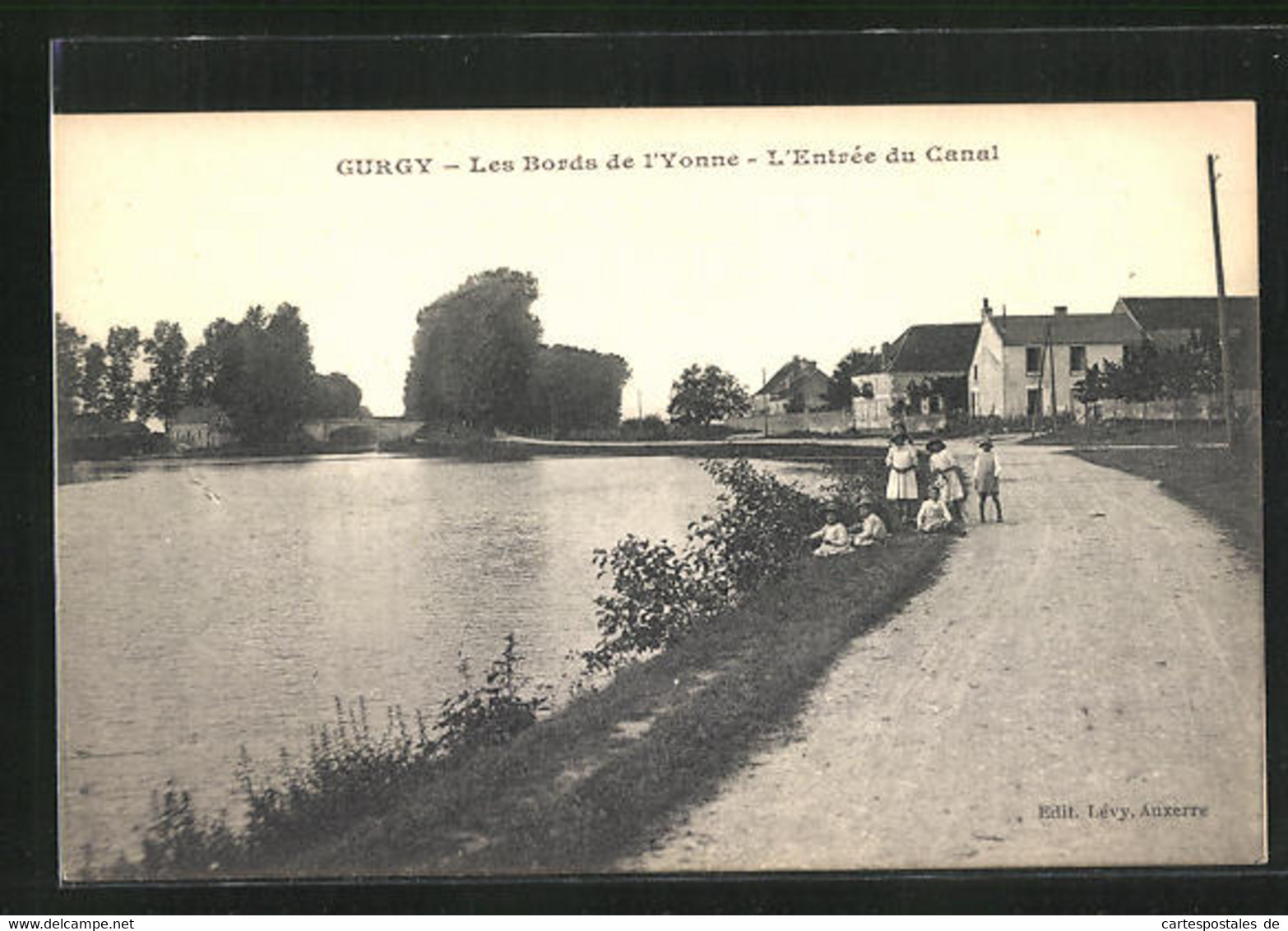 CPA Gurgy, Les Bords De L`Yonne - L`Entrèe Du Canal - Gurgy