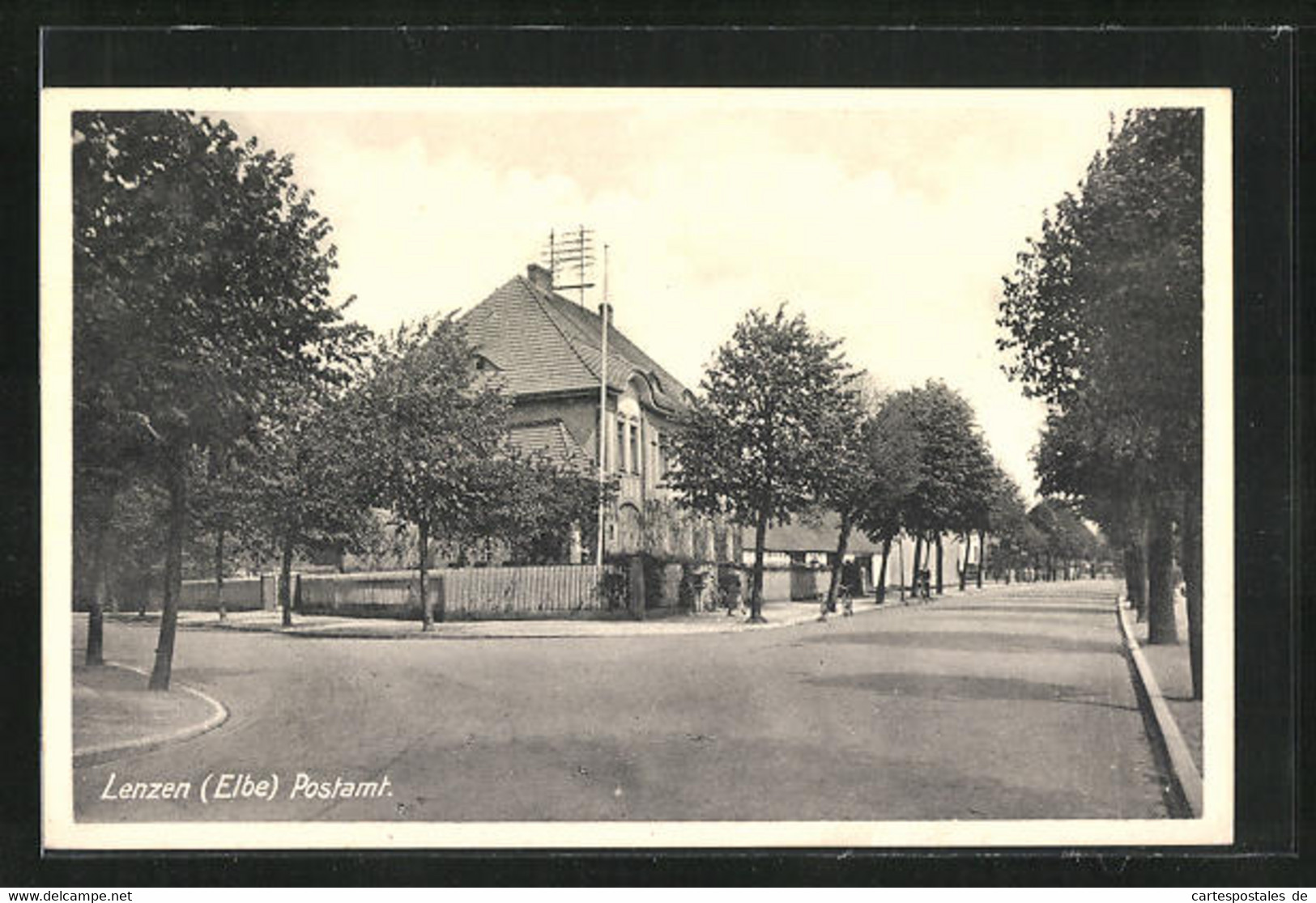 AK Lenzen / Elbe, Strasse Mit Postamt - Lenzen