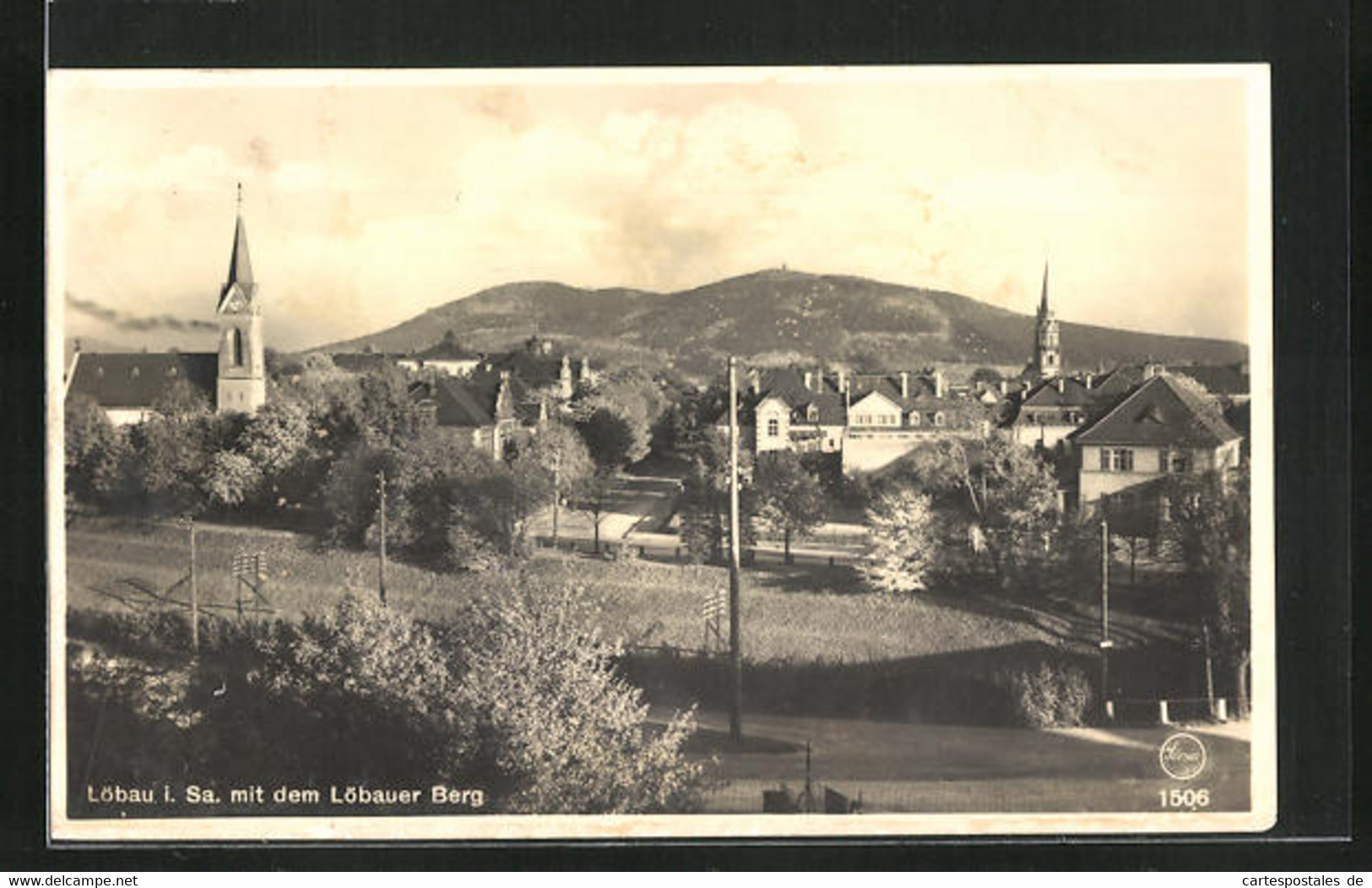 AK Löbau I. Sa., Ortsansicht Mit Löbauer Berg - Loebau