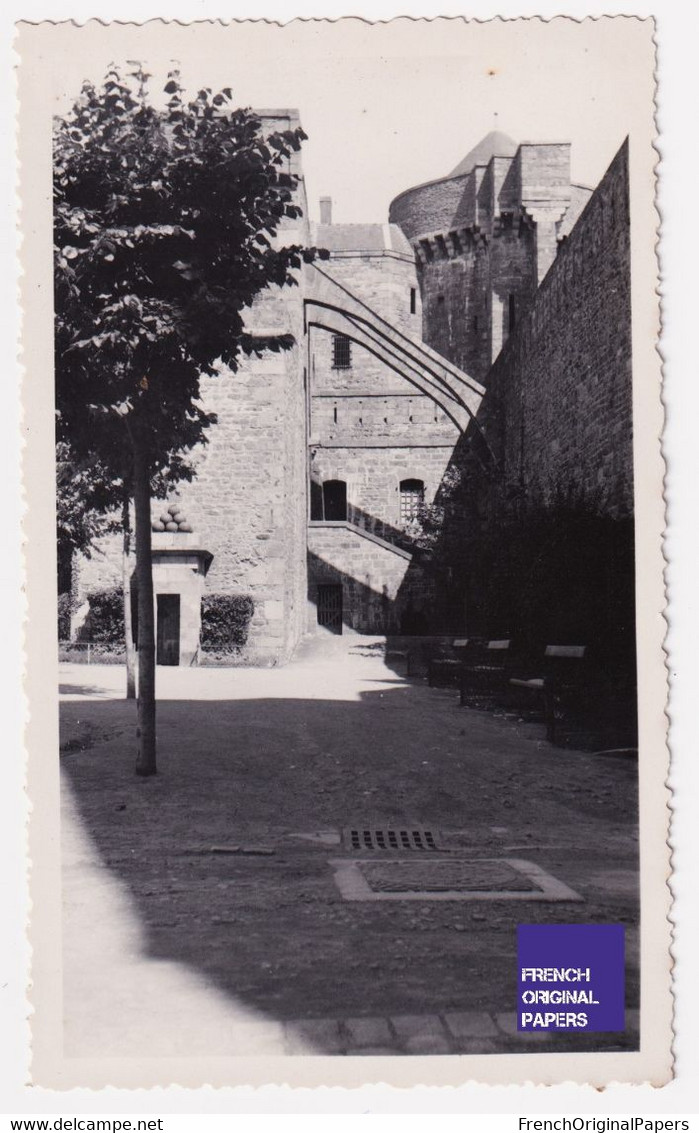 Jolie Photo 1939 Saint Malo 11x6,5cm Ile Et Vilaine Château Anne De Bretagne Tourisme Architecture Jardin Public A52-31 - Lugares