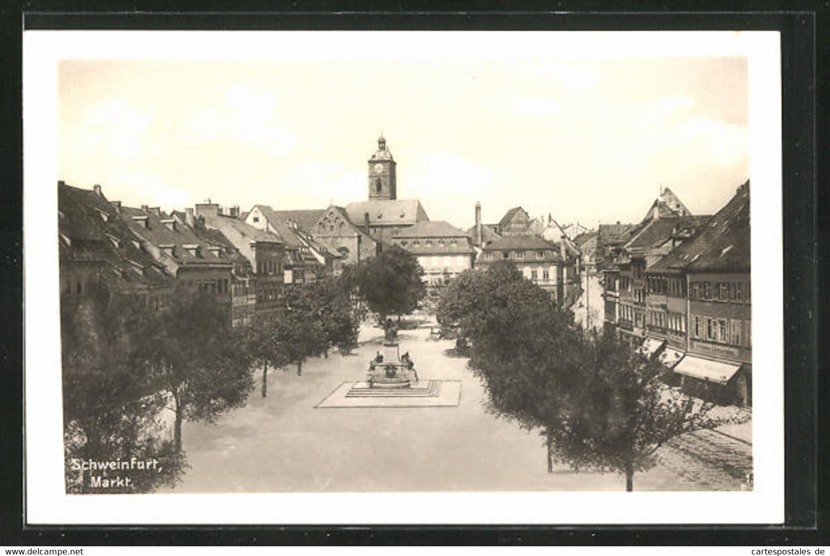 AK Schweinfurt, Geschäfte Und Denkmal Am Markt - Schweinfurt