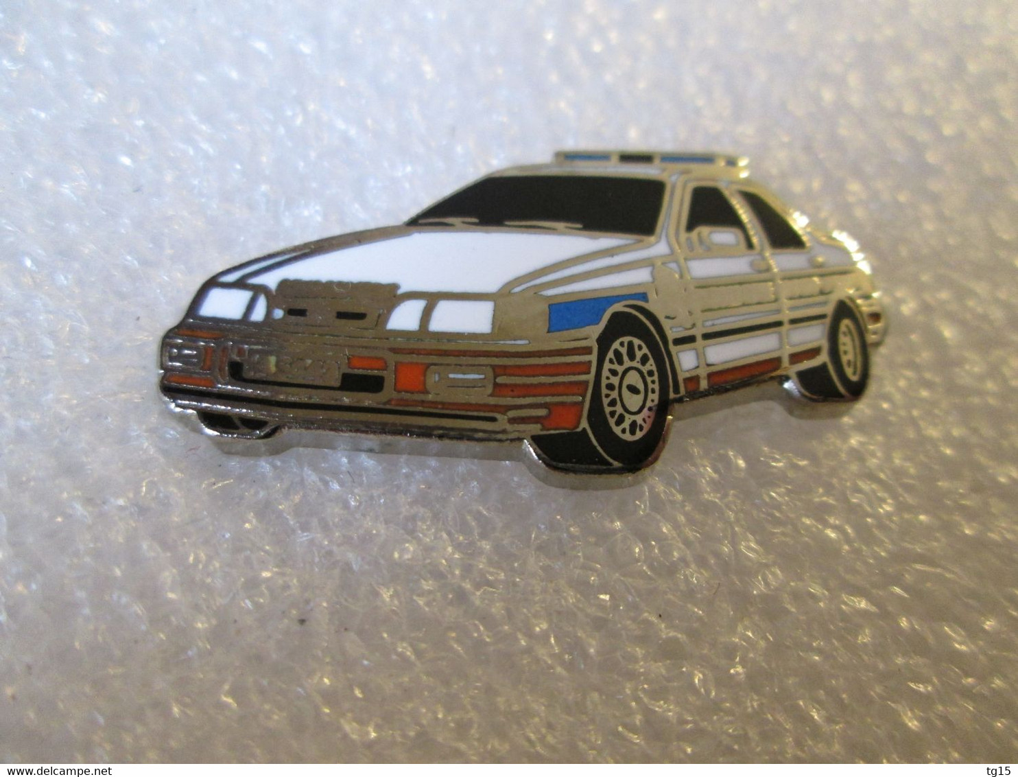 PIN'S    FORD  SIERRA COSWORTH  4X4  GENDARMERIE LUXEMBOURG  Email Grand Feu  DEHA - Ford