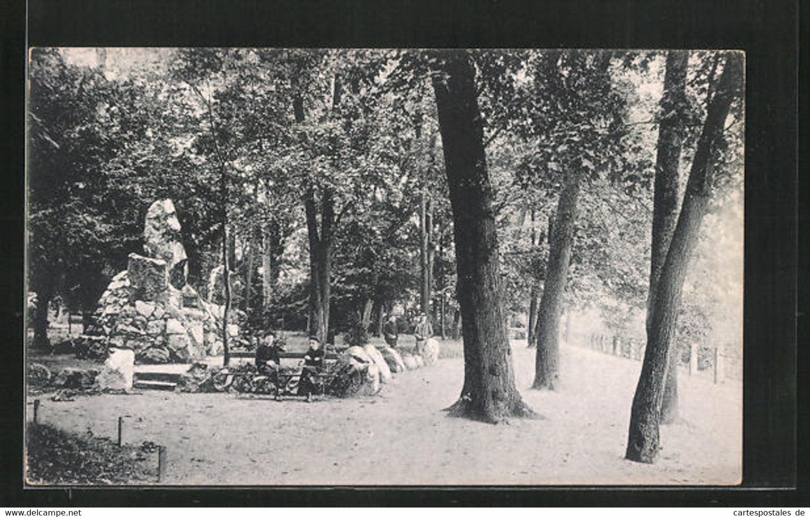 AK Usingen / Taunus, Spaziergänger Im Schlossgarten - Usingen