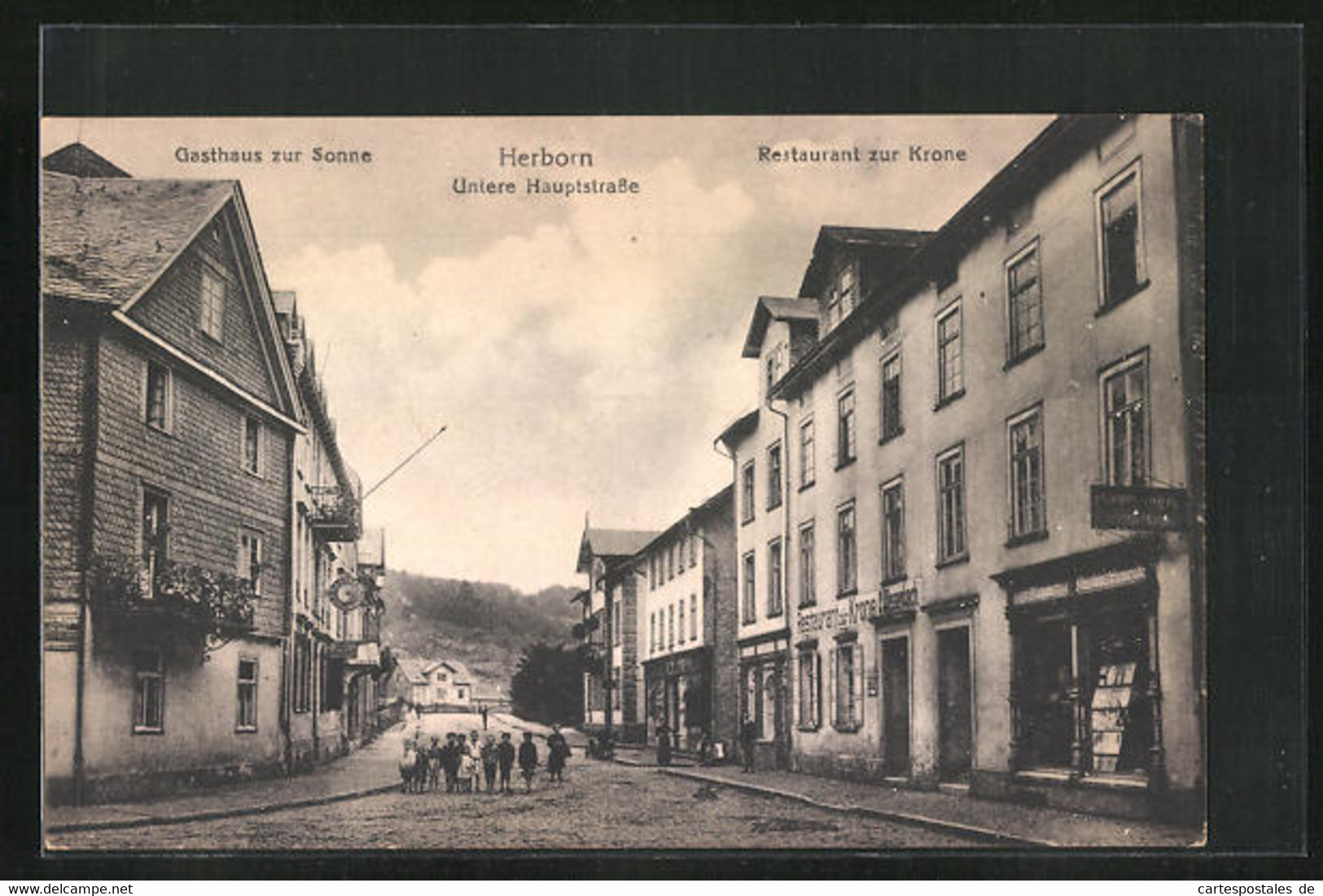 AK Herborn, Untere Hauptstrasse Mit Gasthaus Zur Sonne Und Restaurant Krone - Herborn