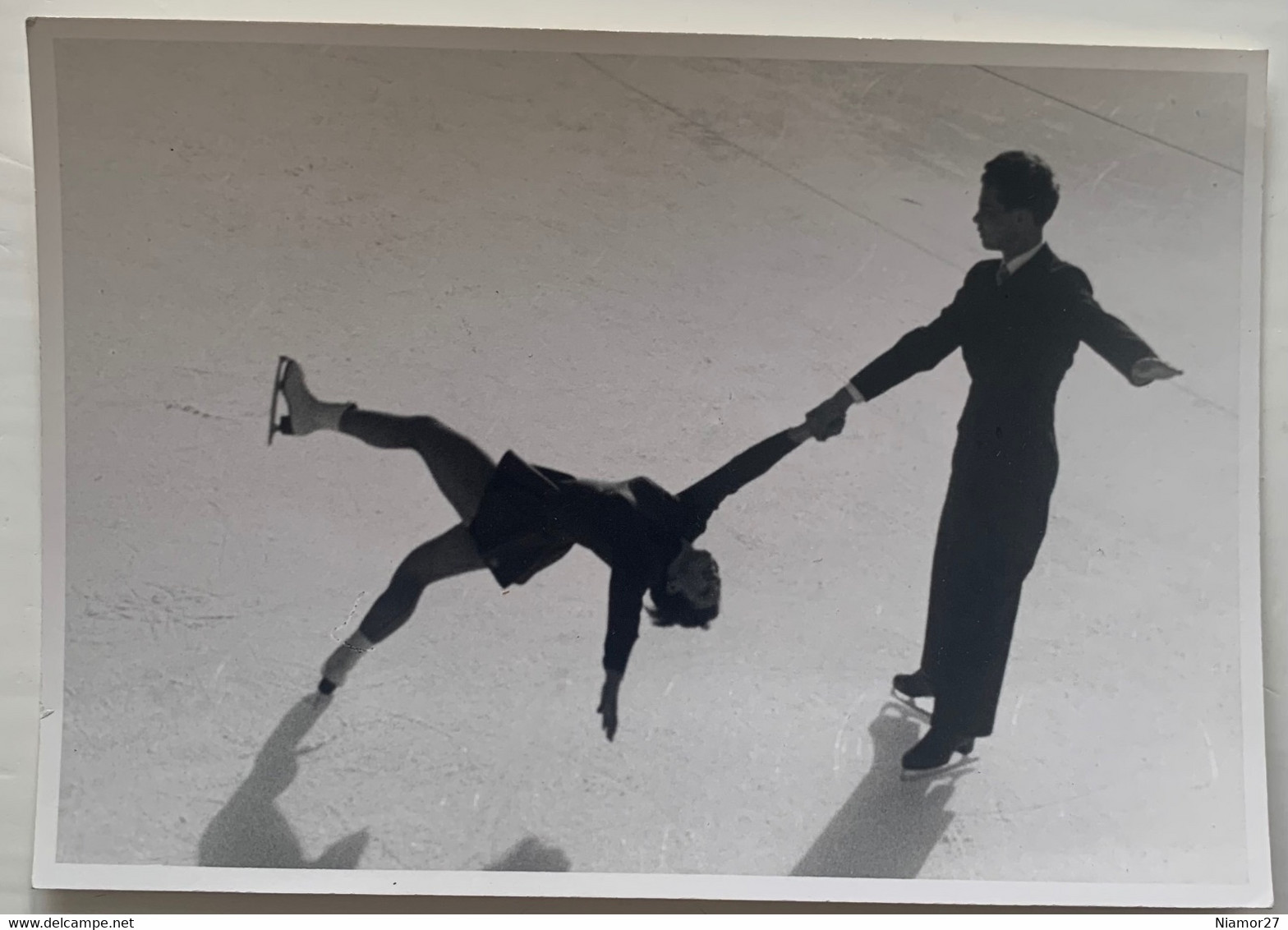 Photo De Patinage Artistique. Sport. Figure De Patinage. Duo. Couple. Susy Holstein Et Willy Wahl. - Sporten