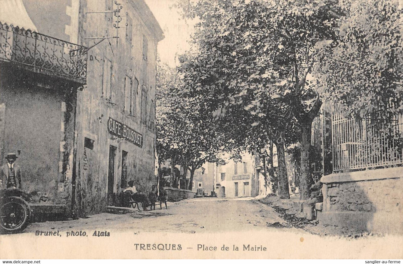 CPA 30 TRESQUES PLACE DE LA MAIRIE - Autres & Non Classés