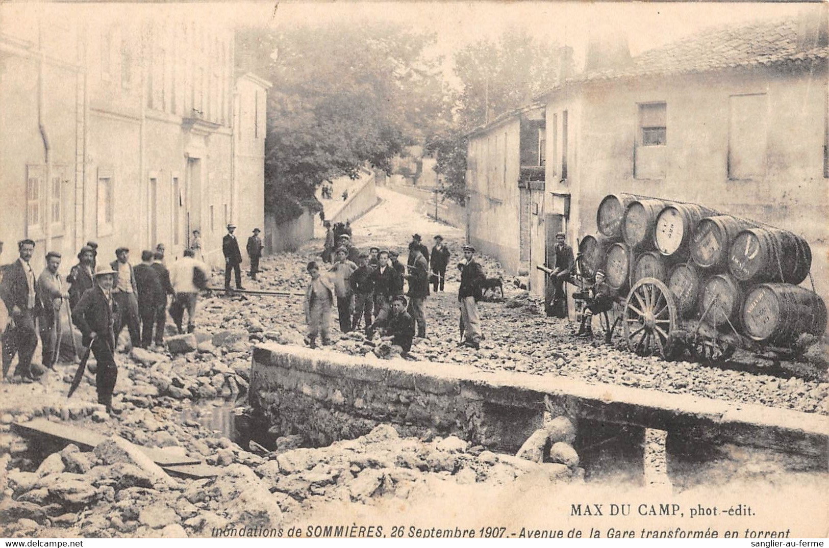 CPA 30 INONDATIONS DE SOMMIERES 26 SEPT 1907 AVENUE DE LA GARE TRANSFORMEE EN TORRENT - Sommières