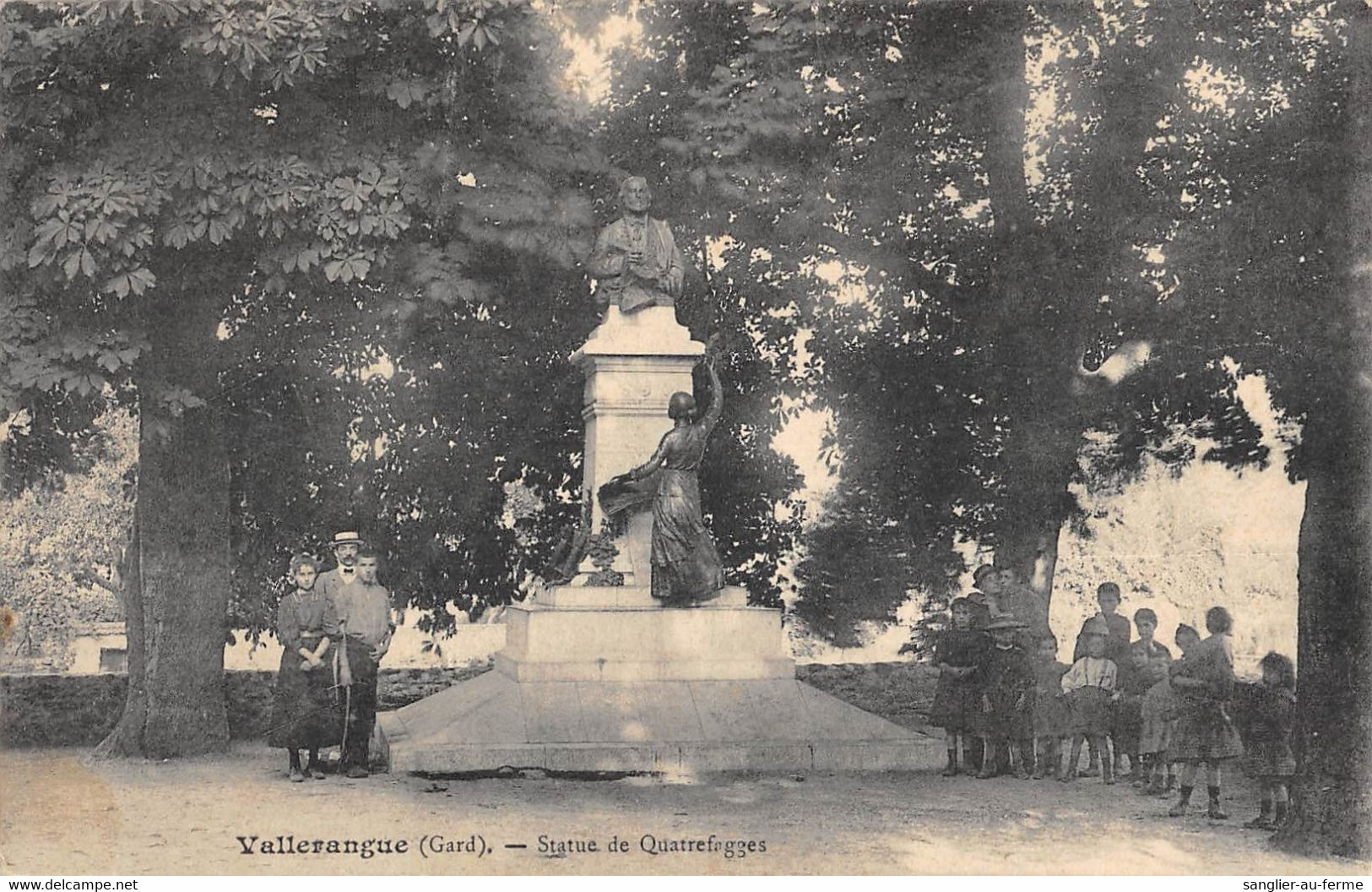 CPA 30 VALLERANGUE STATUE DE QUATREFAGGES - Autres & Non Classés