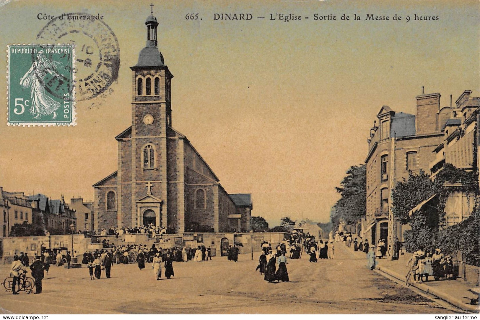 CPA 35 DINARD L'EGLISE SORTIE DE LA MESSE DE 9HEURES - Dinard