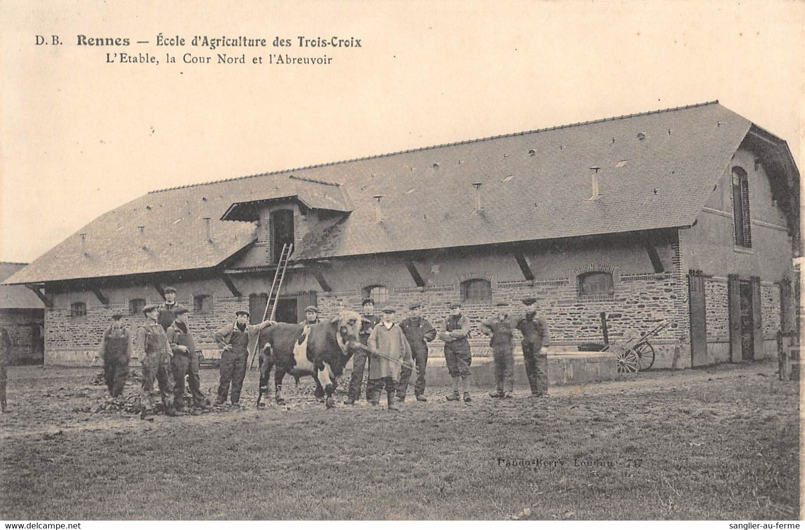 CPA 35 RENNES ECOLE D'AGRICULTURE DES TROIS CROIX L'ETABLE LA COUR NORD ET ABREUVOIR - Rennes