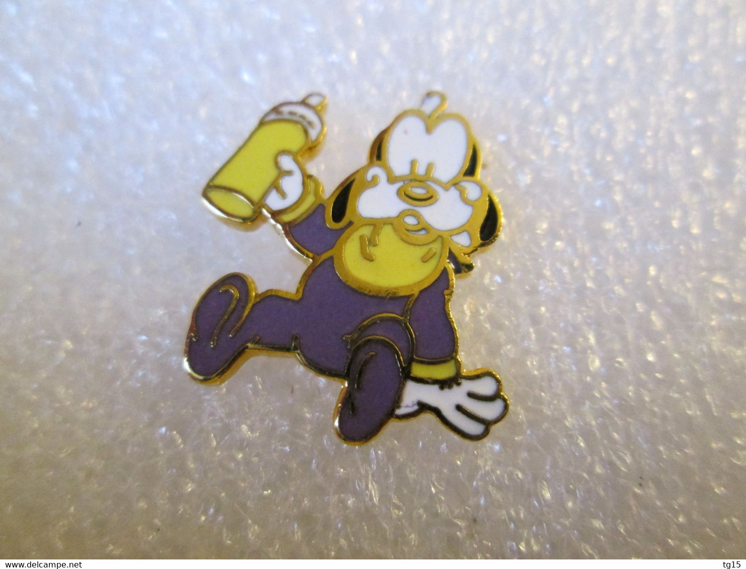 PIN'S    DISNEY   BEBE DINGO  Email Grand Feu - Disney