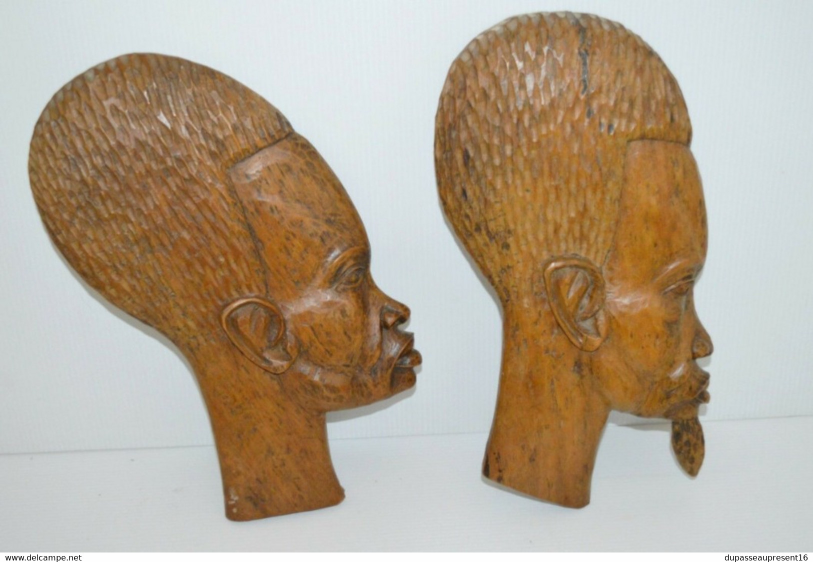 2 PROFILS BOIS Sculpté HOMME Et FEMME AFRICAINS SCULPTURE AFRIQUE ANCIENS Déco COLLECTION DECO VITRINE - Bois