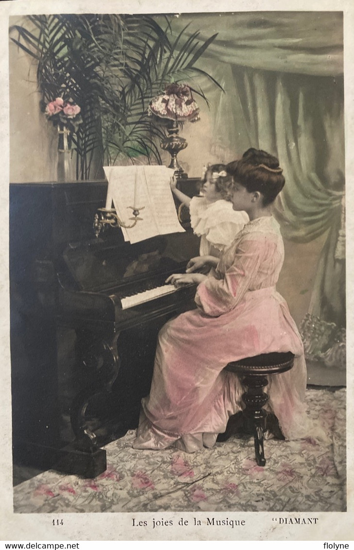 Musique - Fantaisie - Les Joies De La Musique - «  Diamant  » - Femme Au Piano - Instrument - Music And Musicians