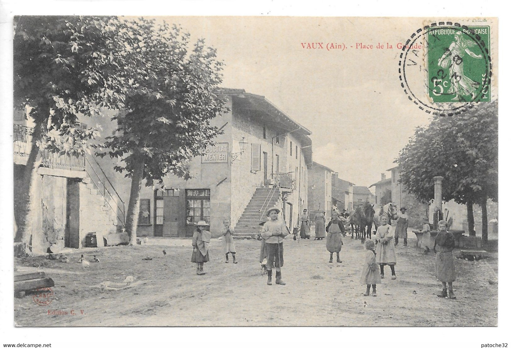 Cpa...Vaux...(Ain)...place De La Grande Rue...animée...1913... - Non Classificati