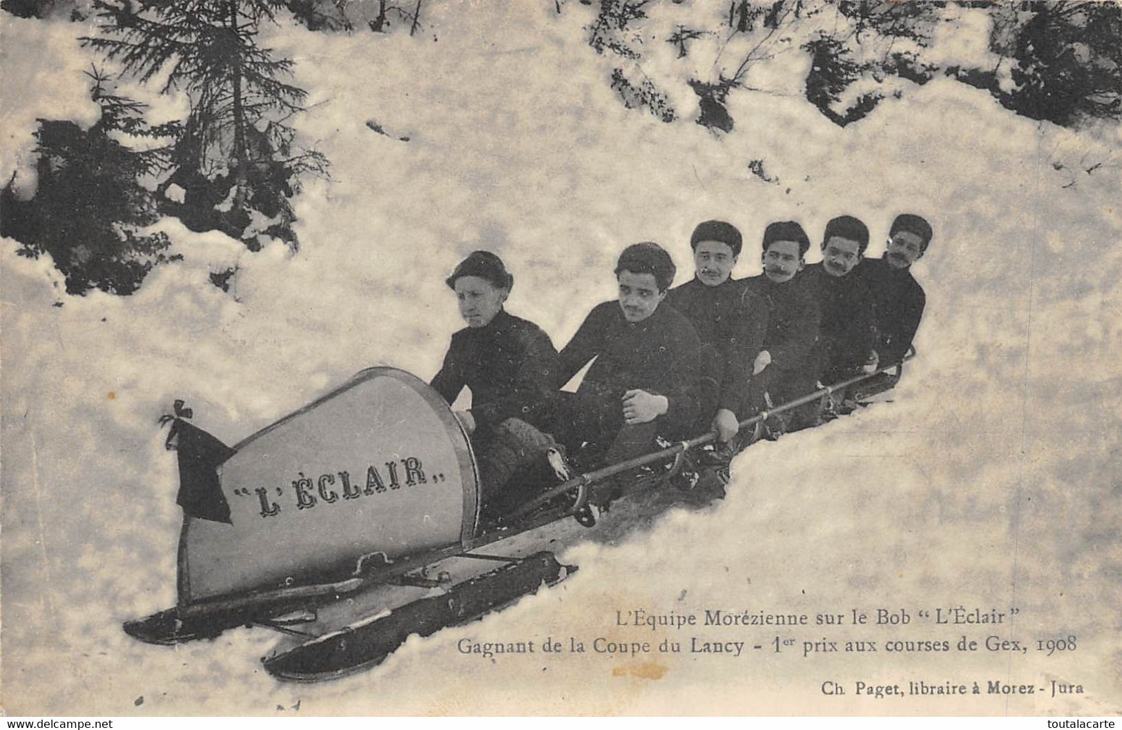 CPA GEX  L EQUIPE MOREZIENNE SUR LE BOB "L 'ECLAIR " GAGNANT DE LA COUPE DE LANCY 1er PRIX AUX COURSES DE GEX 1908 - Morez