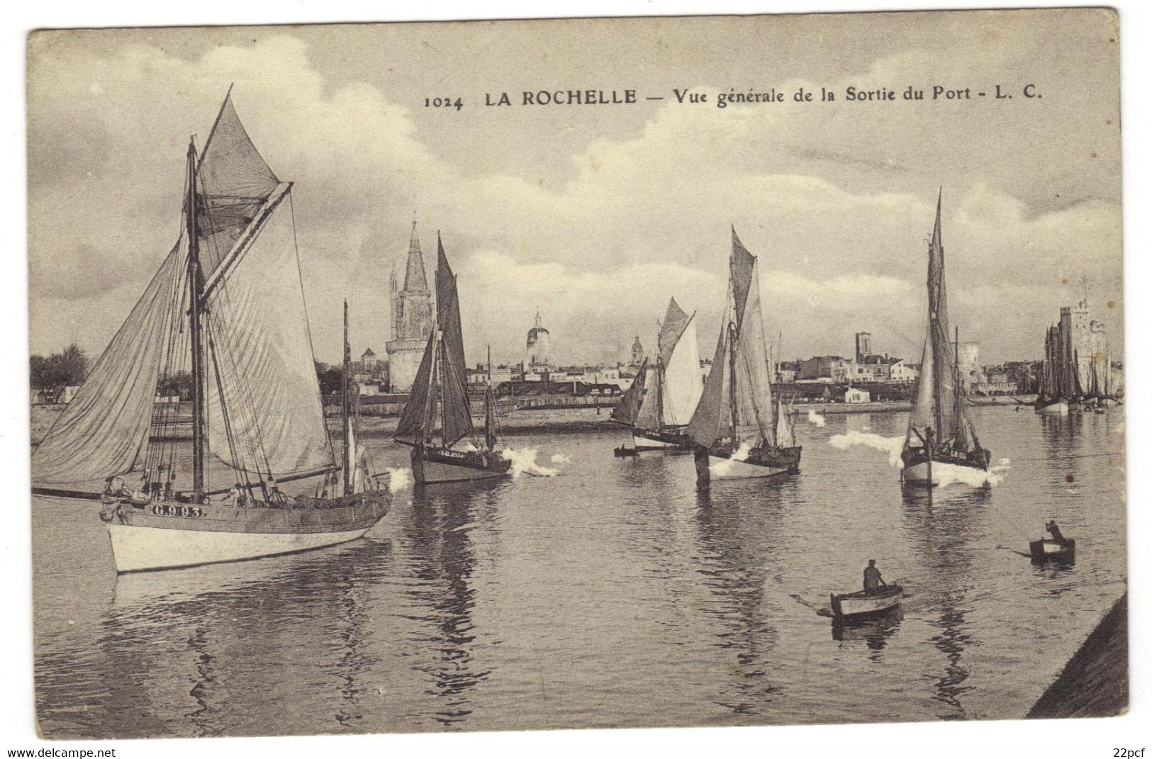 1024 -  LA  ROCHELLE  - Vue Générale De La Sortie Du Port - La Rochelle