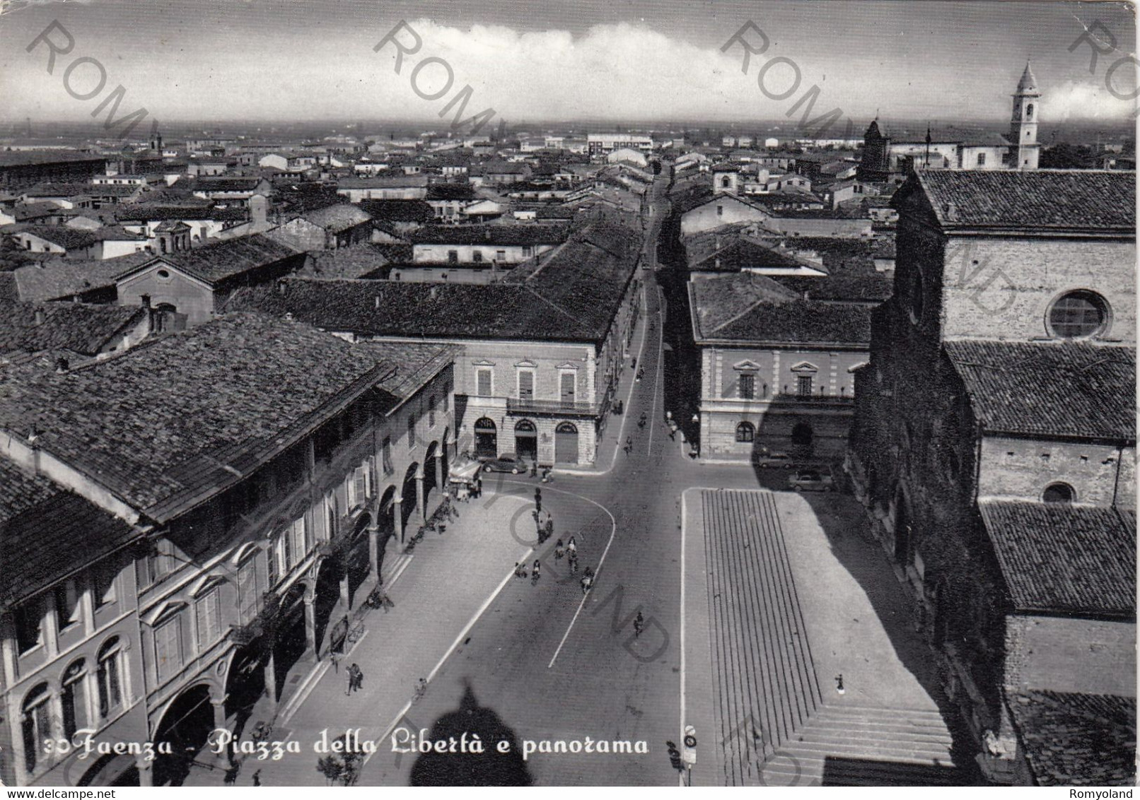 CARTOLINA  FAENZA,EMILIA ROMAGNA,PIAZZA DELLA LIBERTA E PANORAMA,STORIA,CULTURA,RELIGIONE,MEMORIA,VIAGGIATA 1962 - Faenza