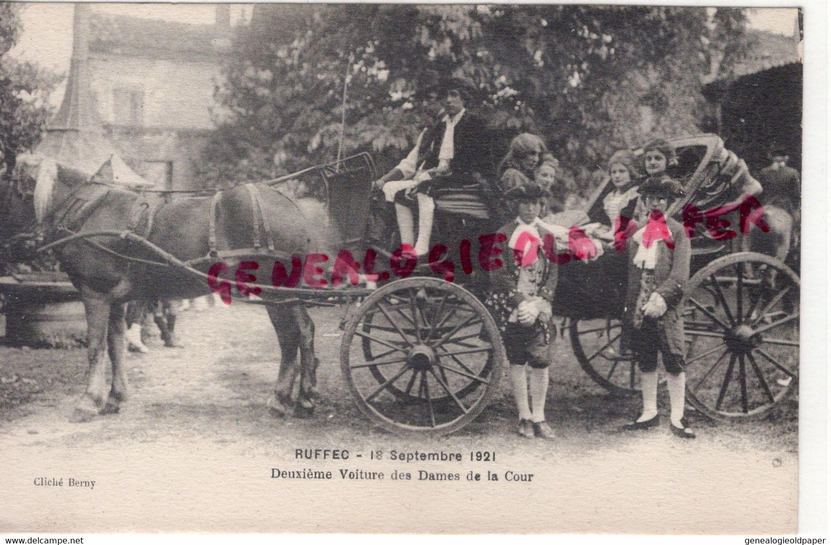 16-  RUFFEC - 18 SEPTEMBRE 1921- DEUXIEME VOITURE DES DAMES DE LA COUR   - CHARENTE - Ruffec