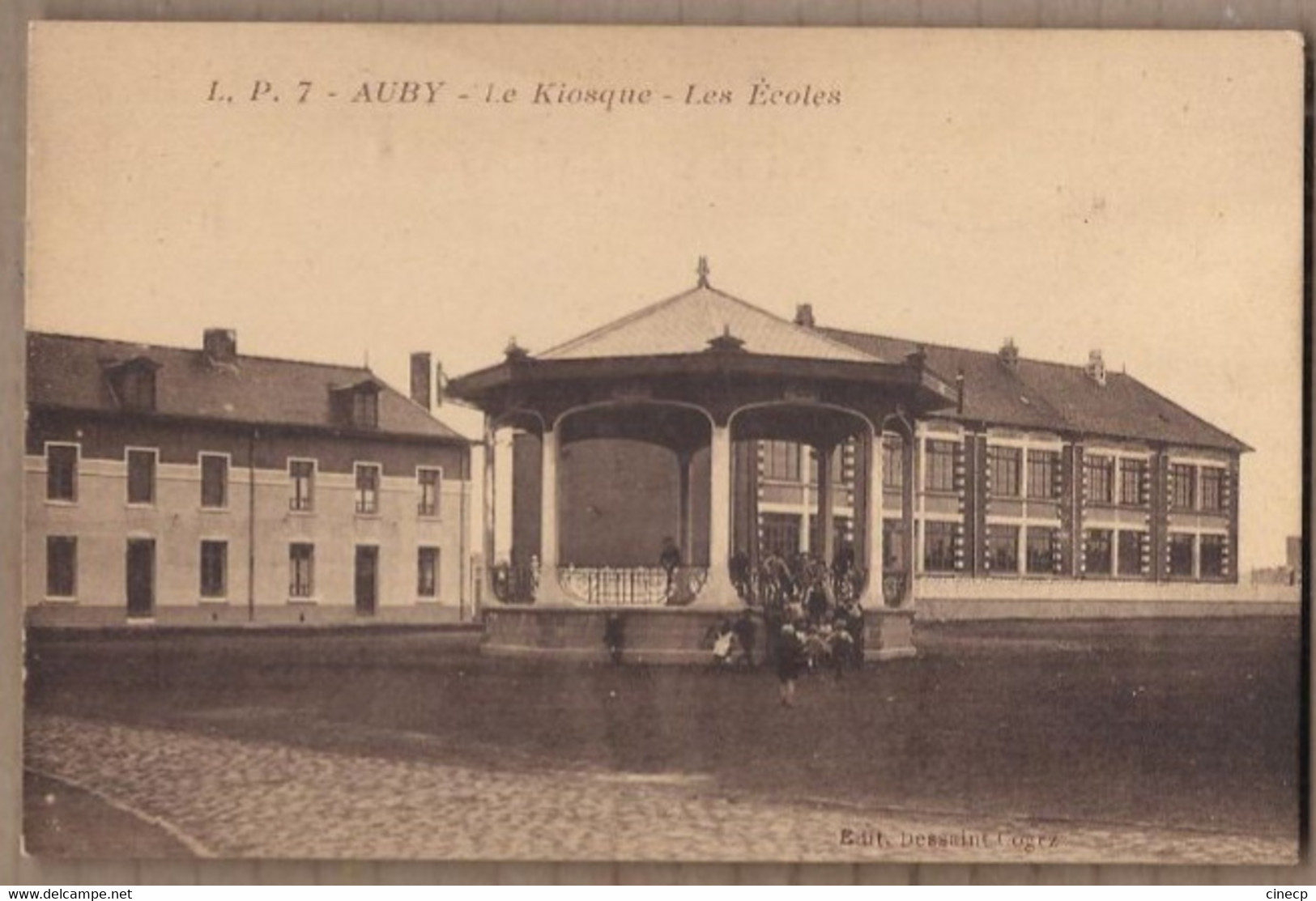 CPA 59 - AUBY - Le Kiosque - Les Ecoles - TB  PLAN Edifices + Jolie ANIMATION Elèves Enfants - Auby