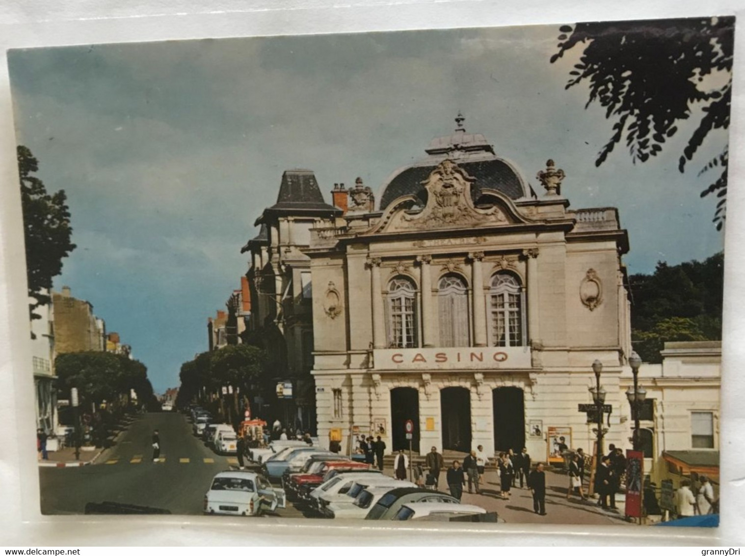 63 Chatel Guyon 1968 Avenue Baraduc Le Casino Théâtre Parking Autos 2CV Simca Pietons Kiosque - Châtel-Guyon