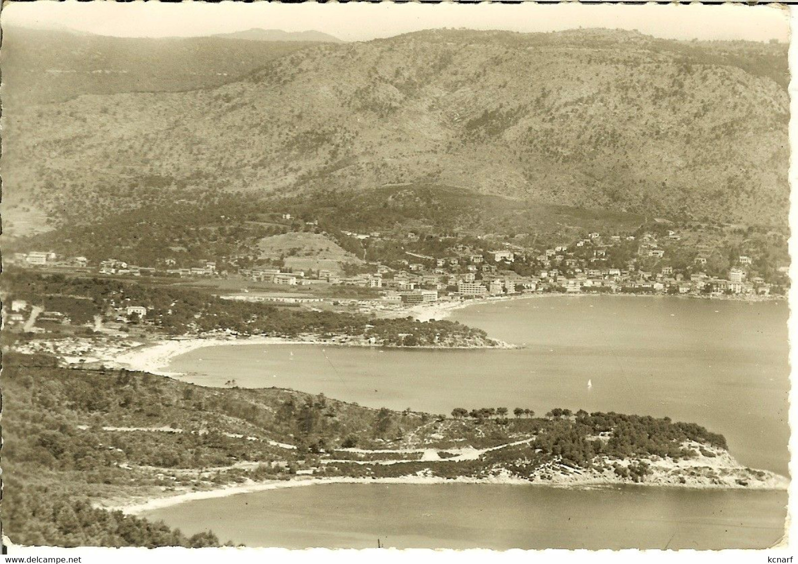 CP De LE LAVANDOU " La Favière Et La Plage Du Cap Benat " - Le Lavandou